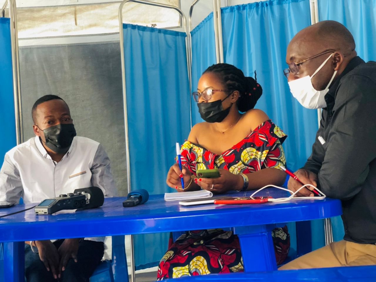 Table ronde   Médecin Chef de Zone de santé de Karisimbi et le  Chef de Division Communication du Nord- Kivu autour de  la vaccination contre covid-19