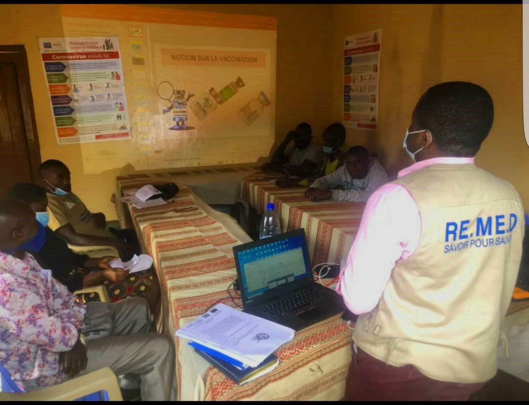 Deux radios supervisées en Zone de santé de Rutshuru, des superviseurs de proximité de la zone de santé de Rwanguba briefés sur le projet BMZ et des leaders communautaires de la Zone de santé de Rutshuru en séance communautaire sur la vaccination contre l