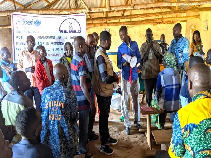 Ituri-Mahagi : REMED dote les cellules d’animation communautaire de la zone de santé de Logo en outils de communication