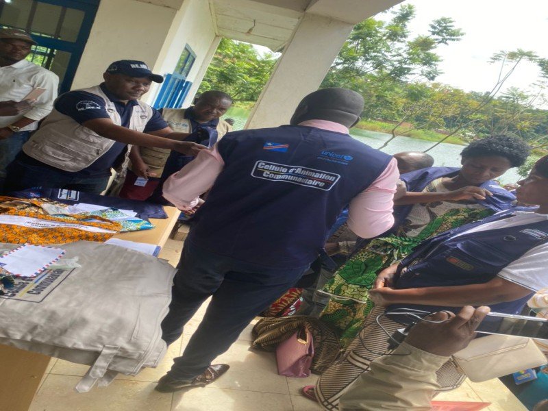 Sud-Kivu/IDJWI : Le REMED au travers  l’Administrateur du Territoire dote les 232 CAC d’Idjwi des visibilités, des outils de communications et finance leurs AGR