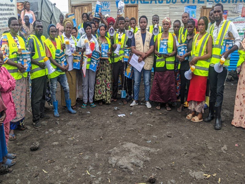 LE RESEAU DES MEDIAS POUR LE DEVELOPPEMENT, REMED, DISRTIBUE DES MEGAPHONES AUX CELLULES DE BASES SUR DIFFERENTS SITES DES DEPLACES AUTOUR DE GOMA, AU NORD-KIVU.
