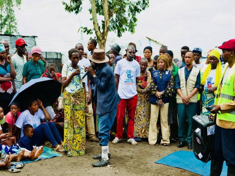 Un sketch de sensibilisation sur la PEAS  et contre le choléra en faveur des déplacés du camp de RUSAYO 1 au Nord-Kivu