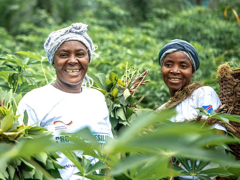 Grâce au Projet Résilience, les membres de CAC Moba à Walikale se dotent d'un champ de manioc comme AGR pour l'auto-prise en charge