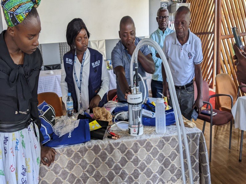 Des appareils innovateurs pour la Chloration rapide de l’eau en faveur des déplacés des sites dans et autour de Goma au Nord-Kivu