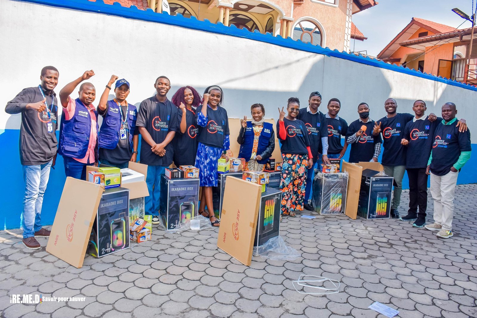 Amplifier la voix des jeunes contre le choléra et la Mpox : des jeunes U-reporters  dotés en  matériels de communication