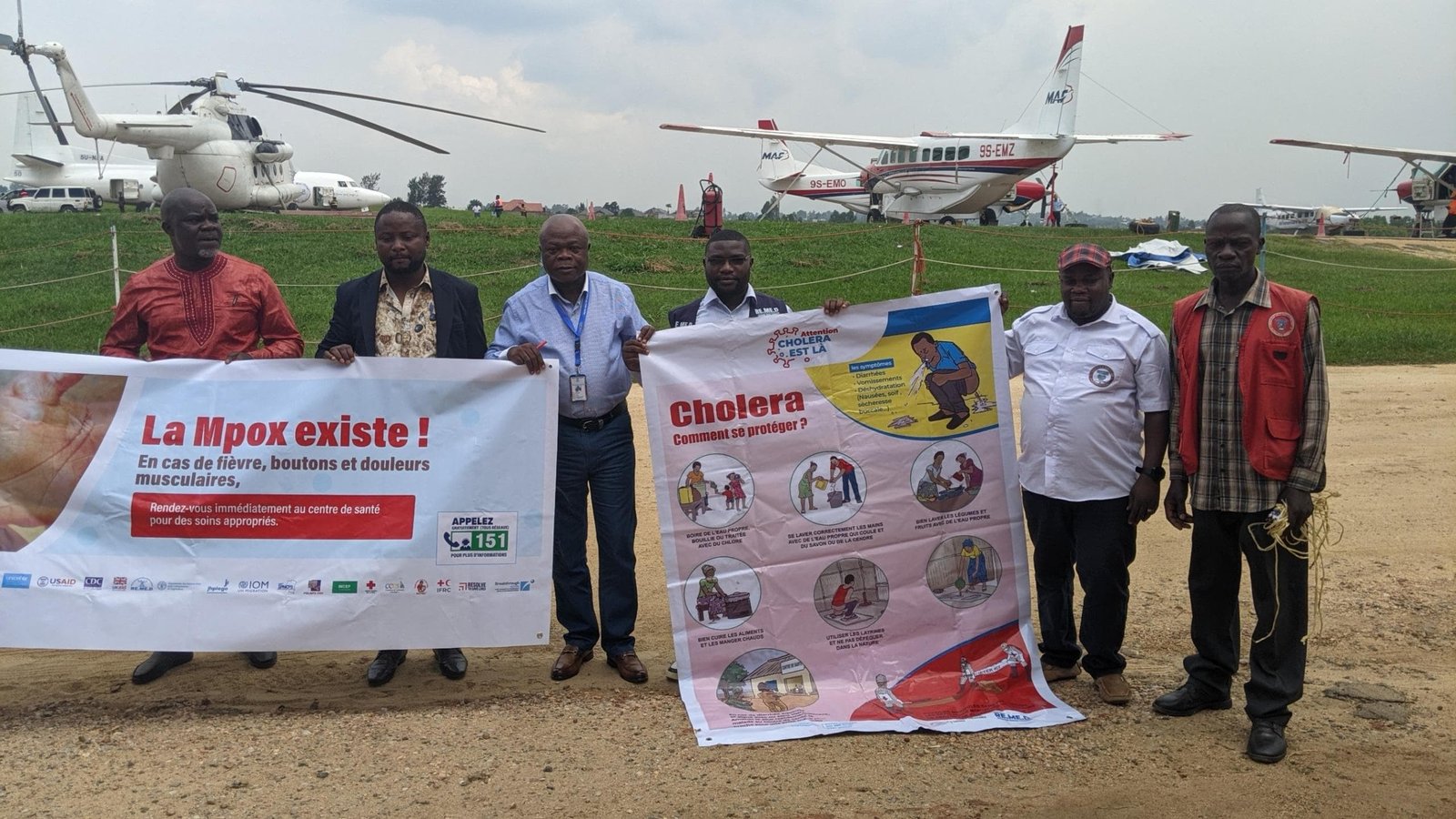 ITURI : Des banderoles Portant des messages de prévention du Choléra et de la M-pox installées à l’Aéroport de Murongo à Bunia