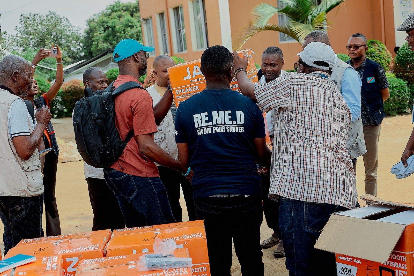 Bunia : Le REMED, avec l’appui de l'UNICEF, dote 36 zones de santé et les communautés U-Report  de kits de sonorisation pour renforcer la communication dans la lutte contre Ebola